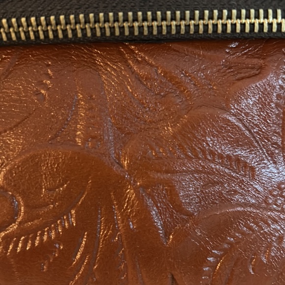 NWT, Patricia Nash tooled leather wristlet - Picture 3 of 15